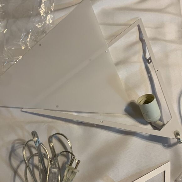 Set of two space saver triangle corner lights.  New in box - Picture 8 of 13